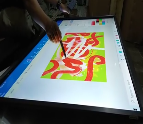 LED TV Touchscreen - Interactive display untuk presentasi